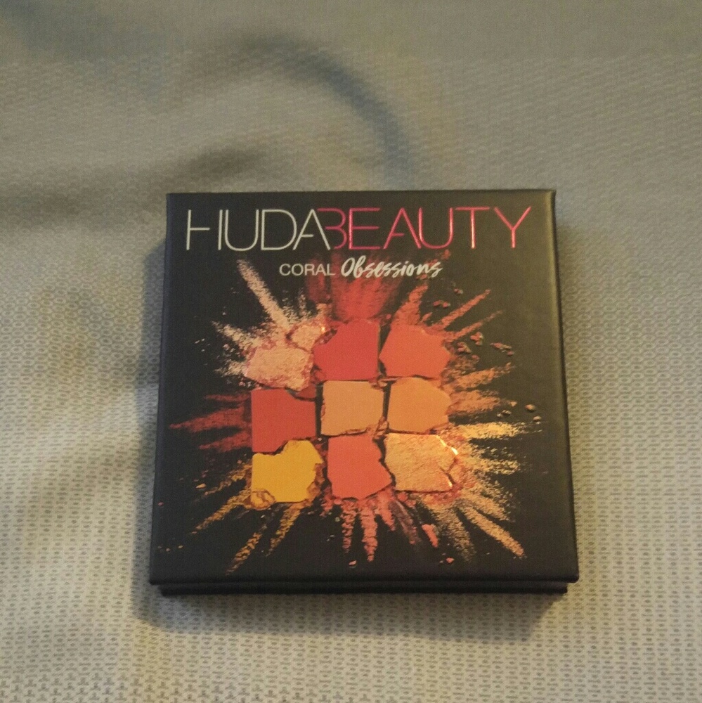 Huda beauty Coral Obsessions mini palette